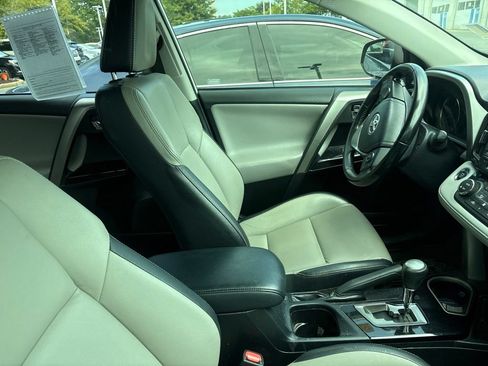 Used 2018 Toyota RAV4 Limited FWD image 4