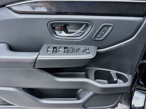 Certified 2025 Honda Pilot Black Edition image 21