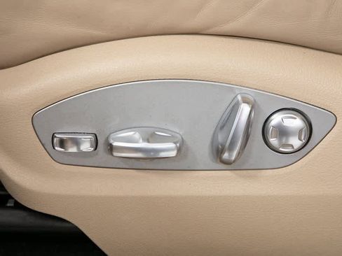 Certified 2023 Porsche Macan image 17