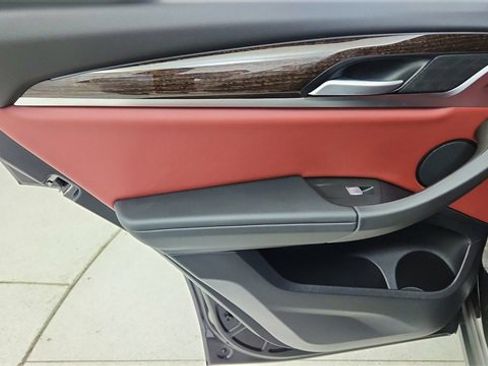 Used 2025 BMW X4 xDrive30i image 33