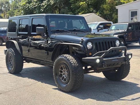 Used 2015 Jeep Wrangler Unlimited Sport w/ Quick Order Package 24S AWD/4WD image 2