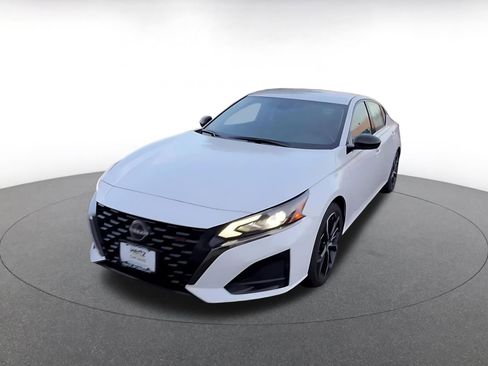 Used 2025 Nissan Altima 2.5 SR image 7