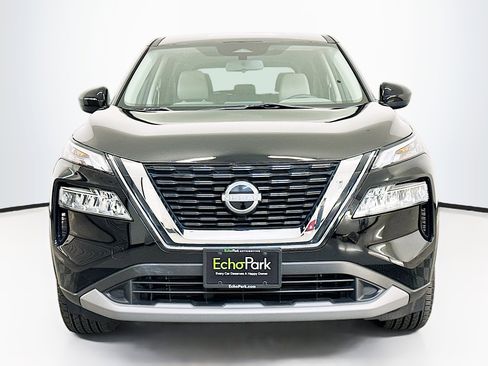 Used 2023 Nissan Rogue SV image 2