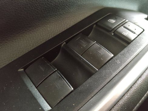 Used 2022 Toyota Highlander L FWD image 27
