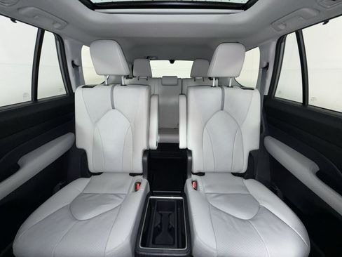 Used 2025 Toyota Grand Highlander AWD image 25