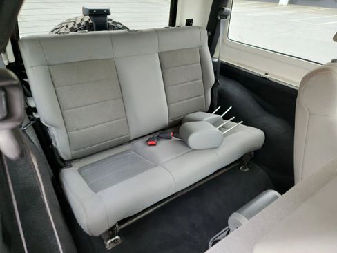 Used 2009 Jeep Wrangler Rubicon w/ Dual Top Group AWD/4WD image 18