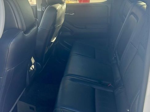 Used 2024 Nissan Frontier SL w/ Technology Package image 8