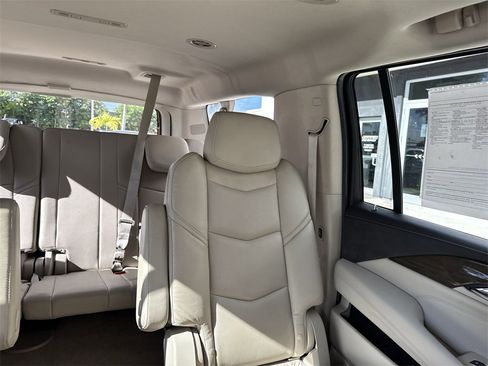 Used 2020 Cadillac Escalade ESV Luxury image 20