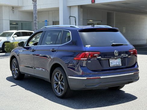 Used 2023 Volkswagen Tiguan SE w/ Panoramic Sunroof Package FWD image 5