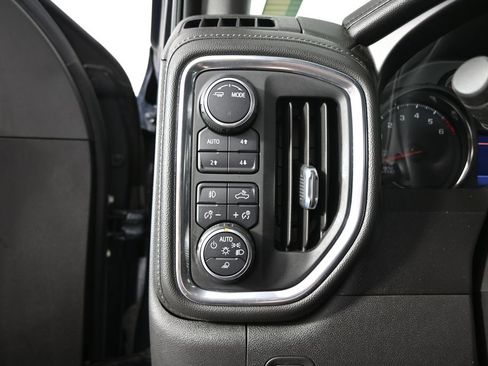 Used 2020 Chevrolet Silverado 1500 LTZ AWD/4WD image 24