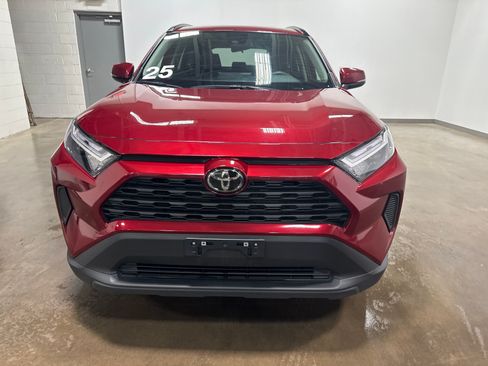 Used 2025 Toyota RAV4 XLE AWD/4WD image 10