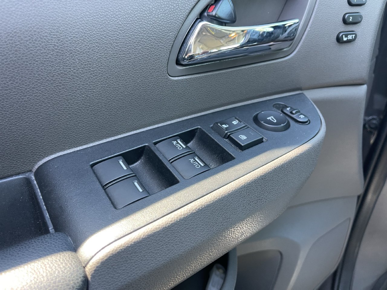 Used 2016 Honda Odyssey Touring Elite image 10