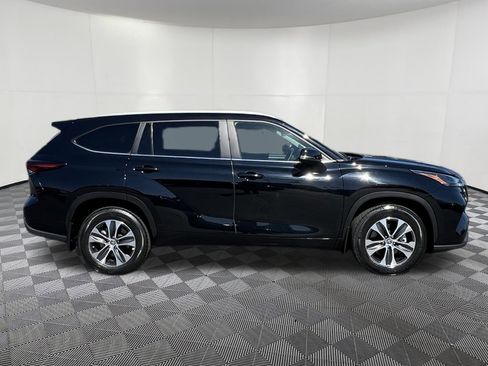 Used 2024 Toyota Highlander XLE image 7