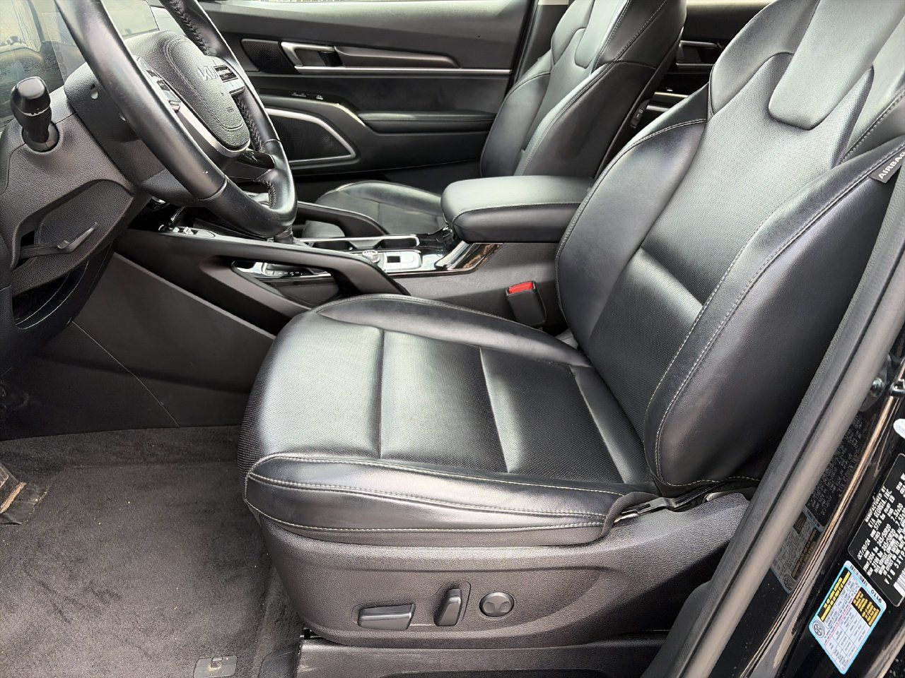 Used 2025 Kia Telluride S FWD image 18