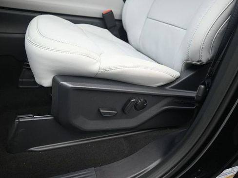 New 2026 Ford Expedition Max Platinum image 15