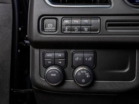 Used 2023 Chevrolet Tahoe Z71 w/ Luxury Package image 22