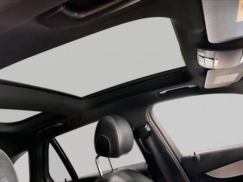 Used 2019 Mercedes-Benz GLC 300 4MATIC image 27