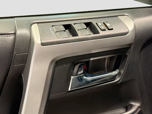 Certified 2017 Toyota 4Runner SR5 AWD/4WD image 16