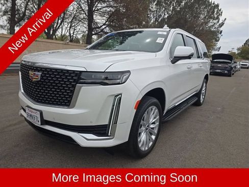 Used 2024 Cadillac Escalade ESV Luxury RWD image 6