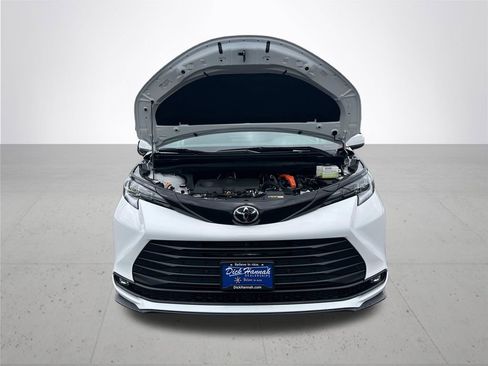 New 2026 Toyota Sienna XLE Woodland Edition image 4