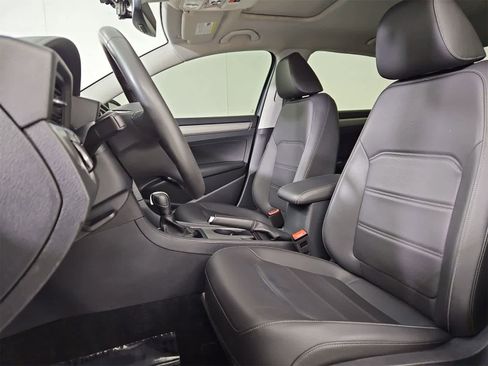 Certified 2022 Volkswagen Passat 2.0T SE image 16