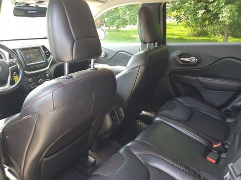 Used 2016 Jeep Cherokee Trailhawk AWD/4WD image 25
