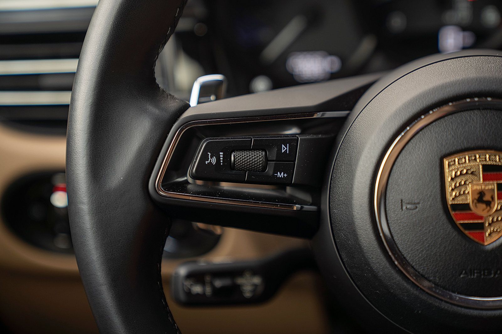 Used 2023 Porsche Macan AWD/4WD image 7