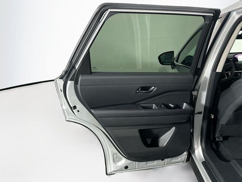 Used 2025 Nissan Pathfinder SV FWD image 25