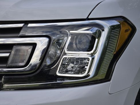 Used 2020 Ford Expedition XLT image 7