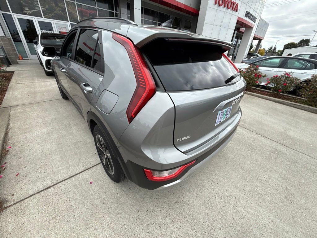Used 2023 Kia Niro EX FWD image 7
