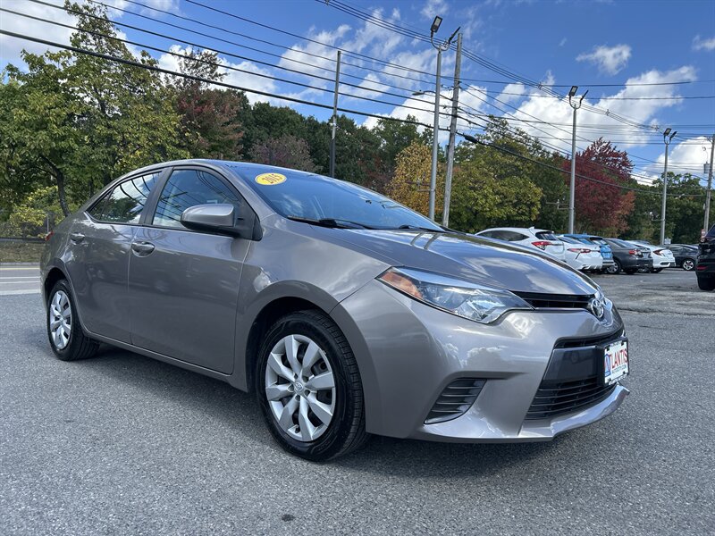 Used 2015 Toyota Corolla LE FWD image 3