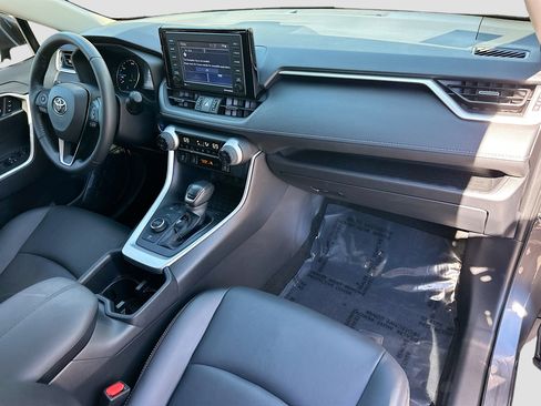 Used 2022 Toyota RAV4 XLE Premium image 32