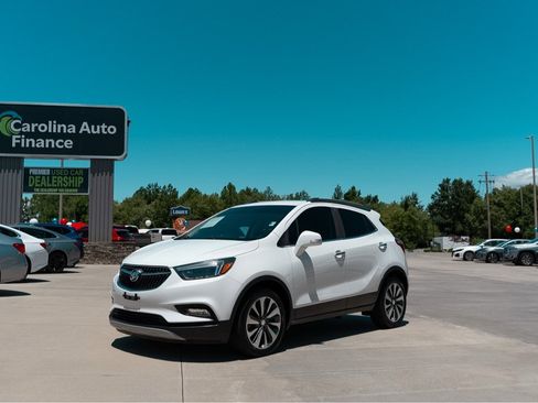 Used 2019 Buick Encore Essence FWD image 1