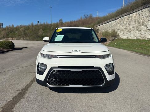 Used 2022 Kia Soul LX w/ Technology Package FWD image 2