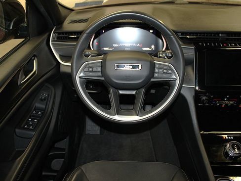 Certified 2023 Jeep Grand Cherokee Altitude AWD/4WD image 12