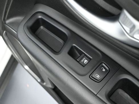 Used 2019 Jeep Renegade Limited w/ Safety and Security Group image 40