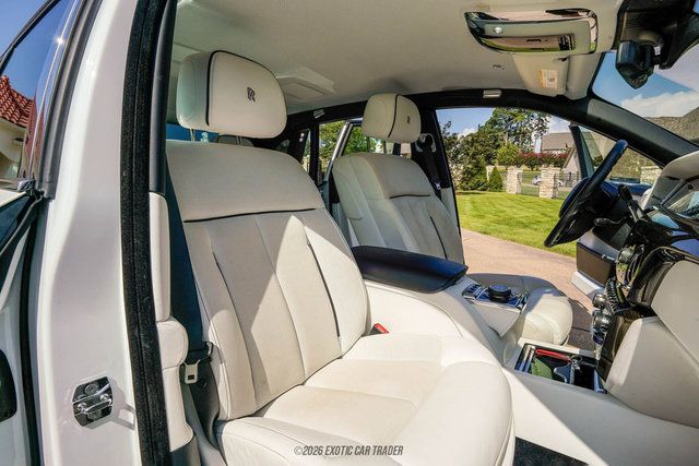 Used 2020 Rolls-Royce Phantom Sedan RWD image 36