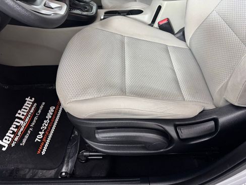 Used 2021 Kia Soul LX image 12