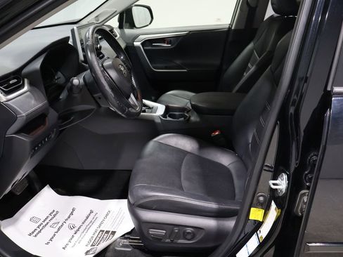 Used 2019 Toyota RAV4 Limited image 10