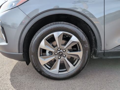 Used 2023 Ford Escape Platinum image 9