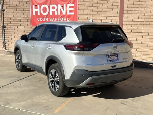 Used 2023 Nissan Rogue SV image 3