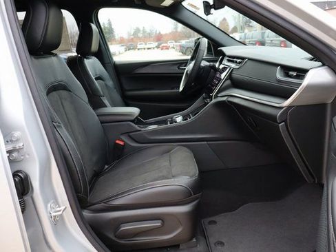 New 2025 Jeep Grand Cherokee Altitude image 41