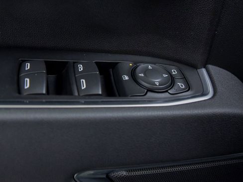 Used 2025 Chevrolet Silverado 1500 LT image 17