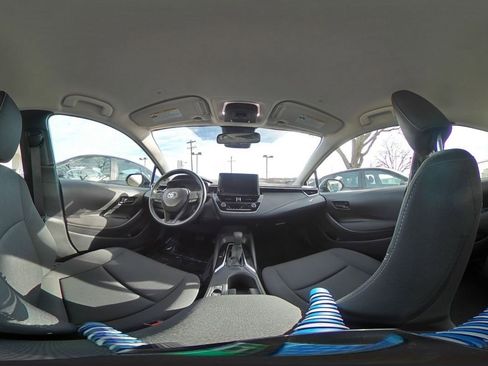 Used 2025 Toyota Corolla LE image 42