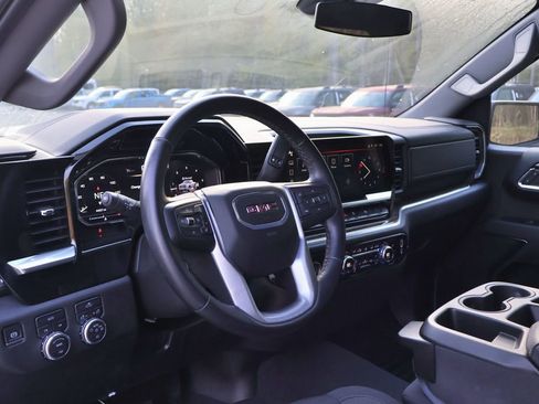 Used 2024 GMC Sierra 1500 Elevation AWD/4WD image 9