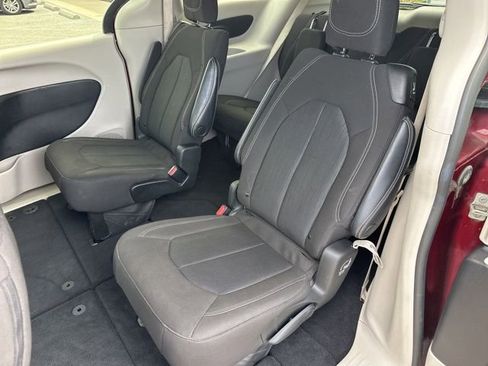 Used 2023 Chrysler Voyager LX image 23