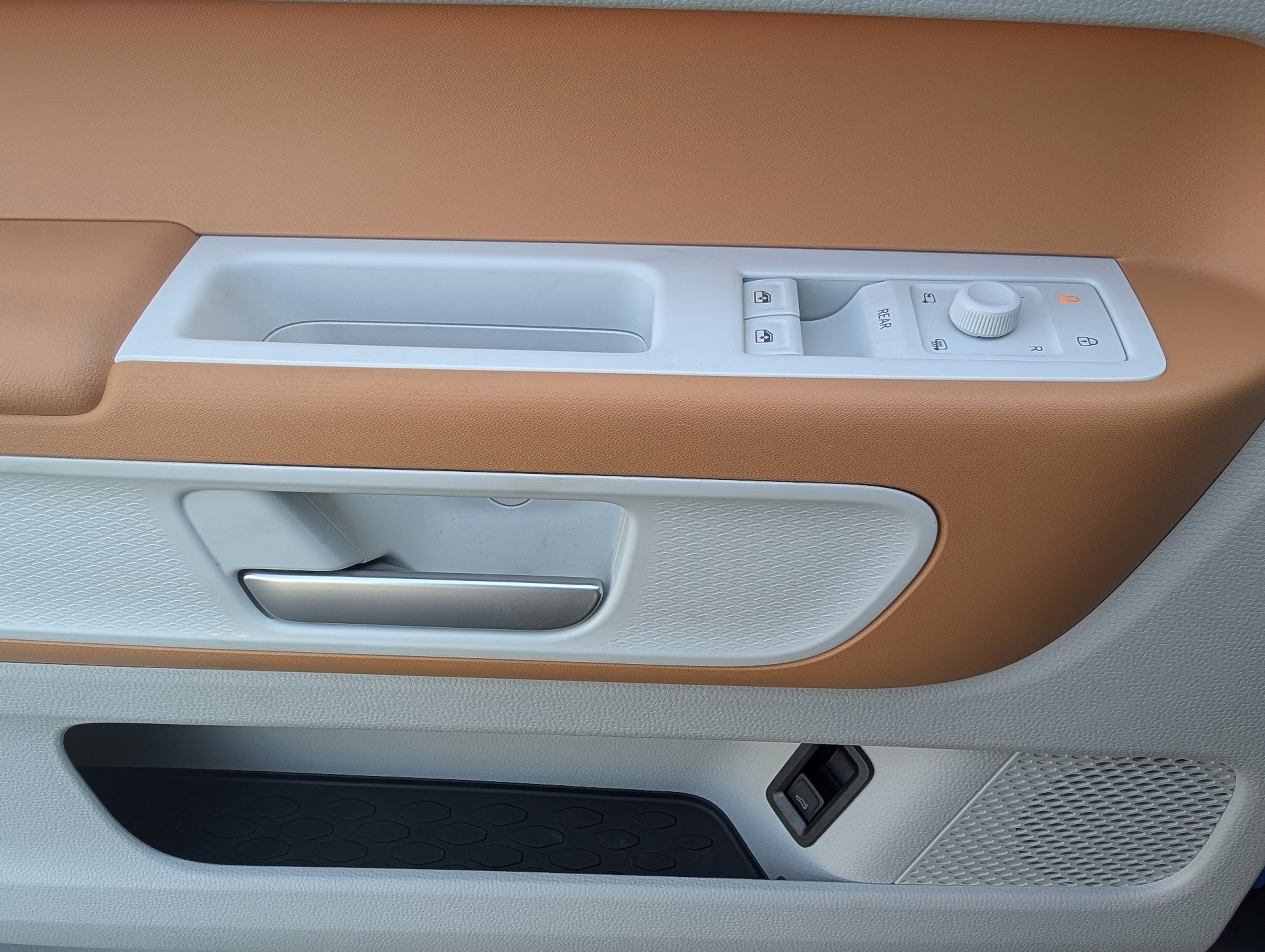 Used 2025 Volkswagen ID. Buzz 1st Edition RWD image 16