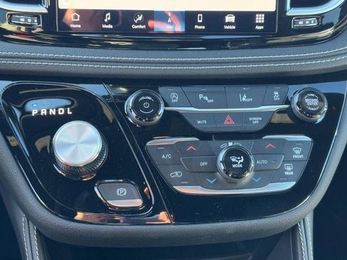 New 2026 Chrysler Pacifica Limited w/ S Appearance Package image 19