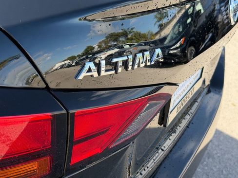 Used 2019 Nissan Altima 2.5 S FWD image 14