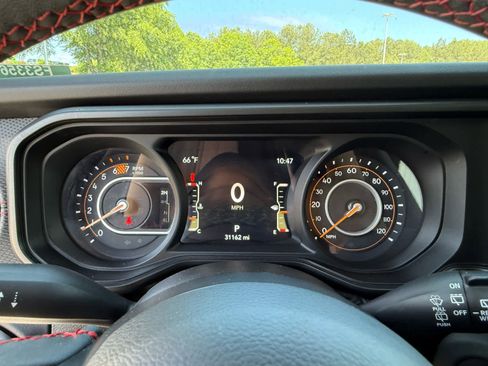 Used 2025 Jeep Wrangler Unlimited Rubicon AWD/4WD image 12